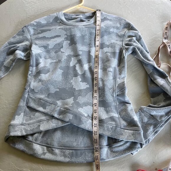 Lululemon Close to Crossing Sweatshirt in Heritage Speckle Camo Grey Size 8 - Picture 9 of 10